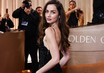 Ana de Armas gana los Globos de Oro: demuestra el poder de un vestido negro con un look perfecto